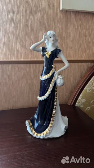 Фарфоровая статуэтка