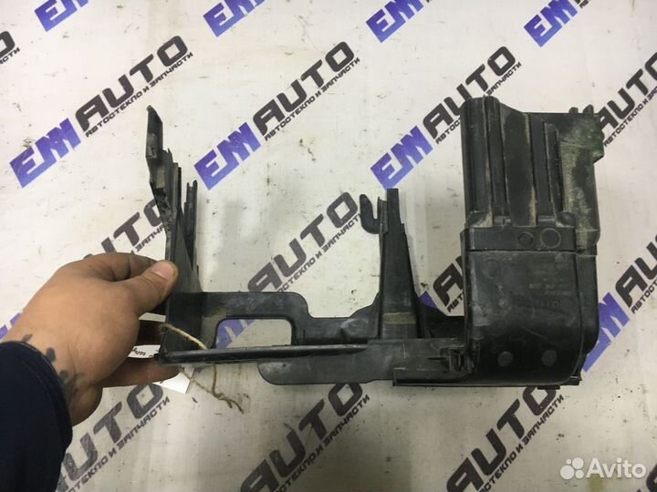 Кронштейн розетки предохранителей Шкода Фабия 2