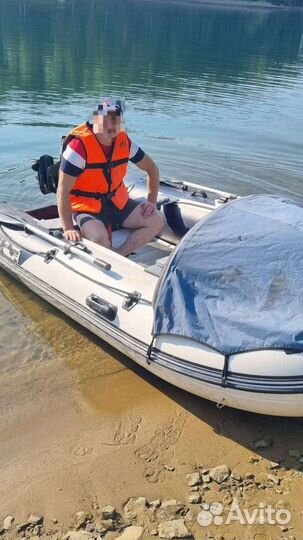 Продам лодку Gladiator370