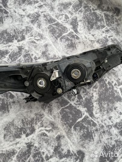 Фары Toyota Corolla E180 restailing оригинал