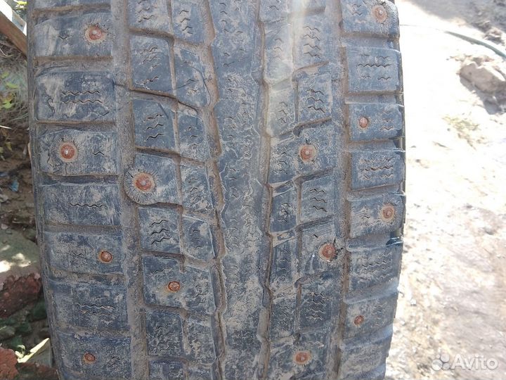 Dunlop SP Winter Ice 01 215/60 R16