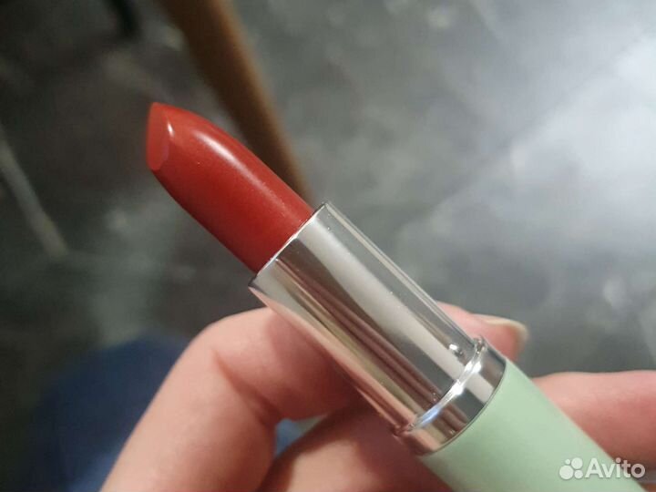 Clinique красная помада новая