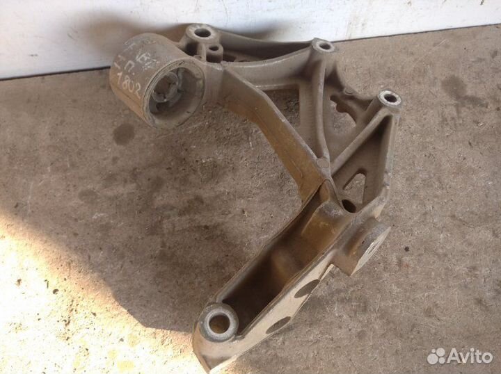 Рычаг передний Skoda Fabia 1 1999-2007