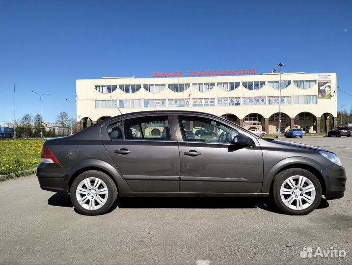 Opel Astra 1.6 МТ, 2011, 205 000 км