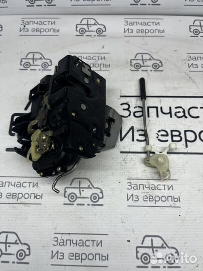 Audi A6C5 замок двери передней левой(водительская)