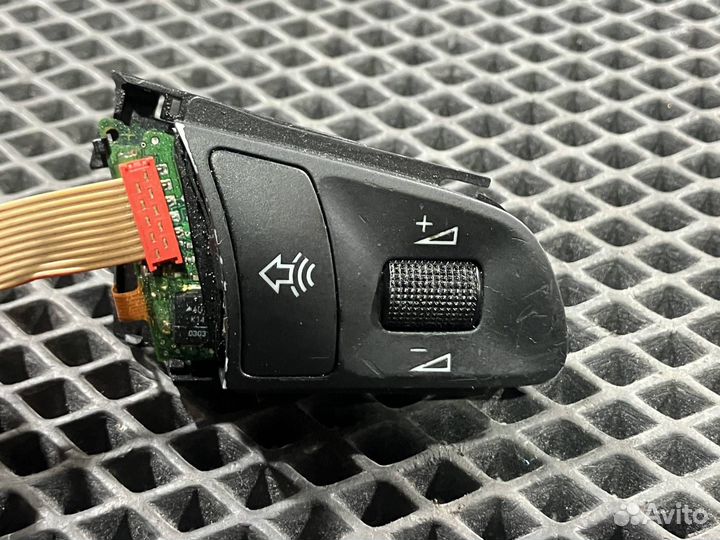 Кнопки управления на руле Audi A8 D3/4E 2003