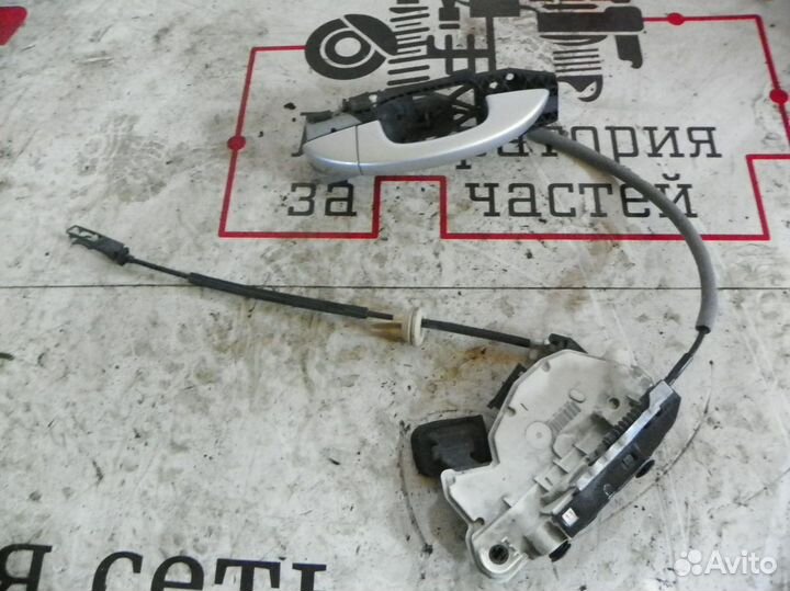 Замок двери передней правой Volkswagen Golf