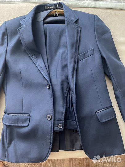 Продам костюм размер 38