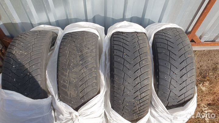 Yokohama Ice Guard IG65 215/55 R17