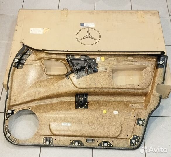 Обшивка двери передняя левая mercedes W 210