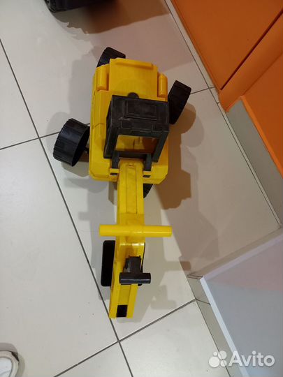 Трактор экскаватор большой. Игрушка