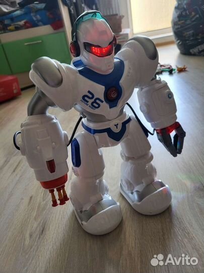 Игрушка робот с пультом