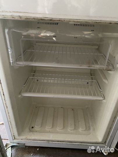 Встраиваемый холодильник Korting