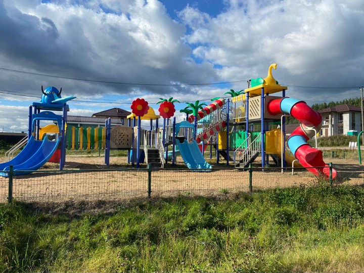 Коттедж 170 м² на участке 12 сот.