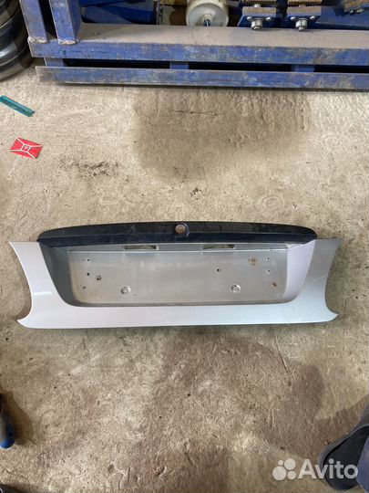 Накладка крышки багажника Nissan Almera N16