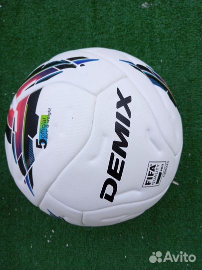 Футбольный мяч профессиональный demix