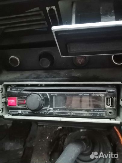 Сабвуфер и колонки с усилком и магнитолой