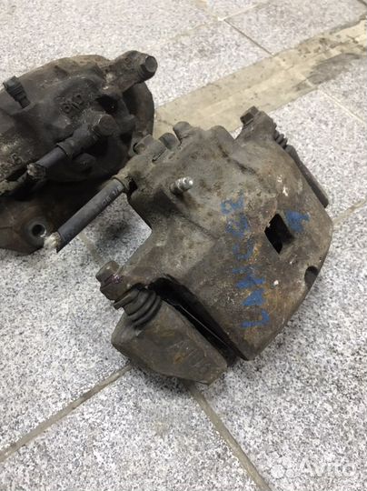 Mitsubishi Lancer 9 Суппорт тормозной передний L