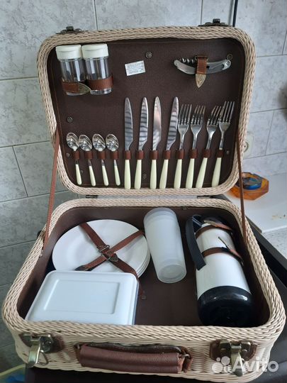 Набор для пикника в чемодане