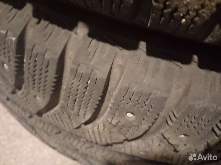 Bridgestone Ice Cruiser 7000 215/60 R17