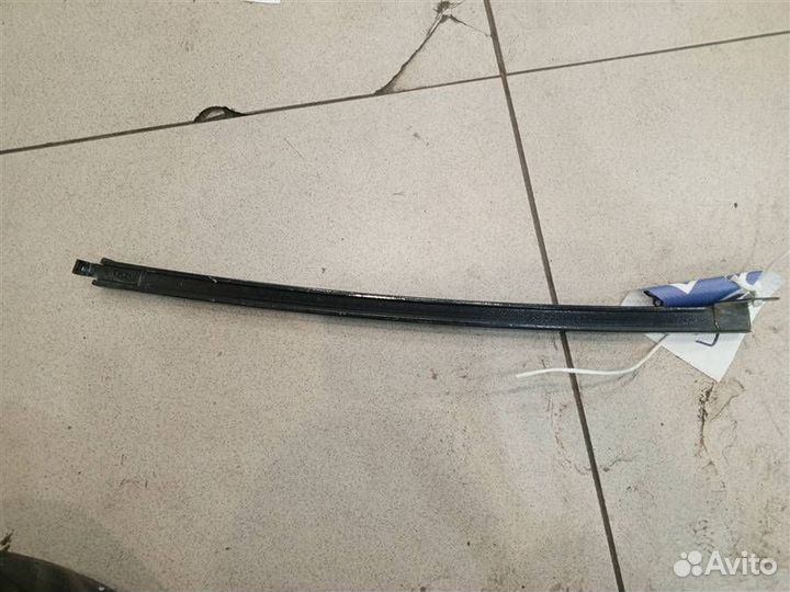 Направляющая стекла двери задней левой Mitsubishi