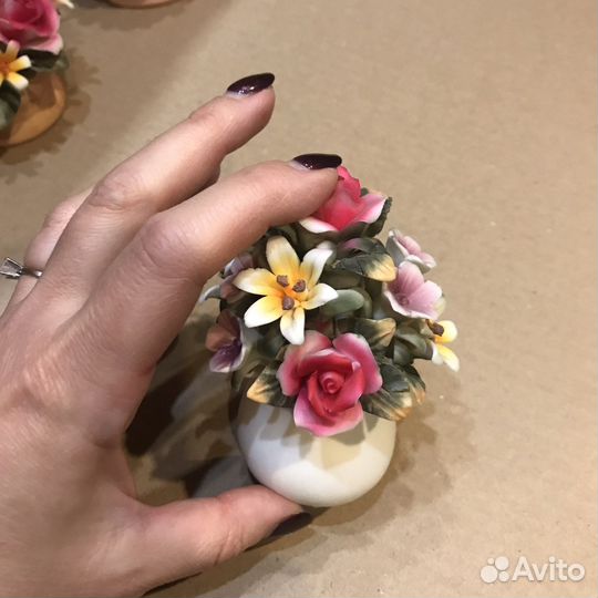 Фарфоровый букет цветов в вазе