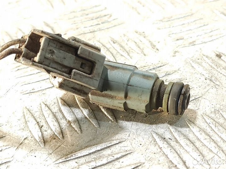 Форсунка двигателя Kia Magentis 2000-2005