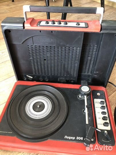 Проигрыватель виниловых поастинок