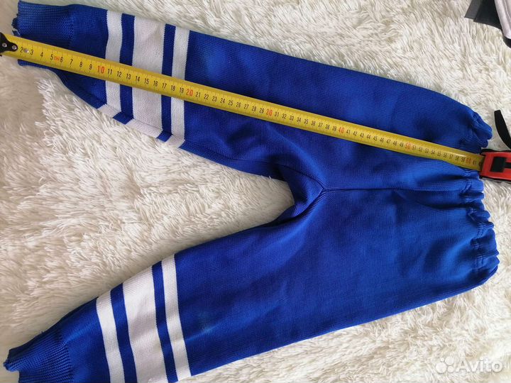 Нагрудник, коньки, краги, гамаши