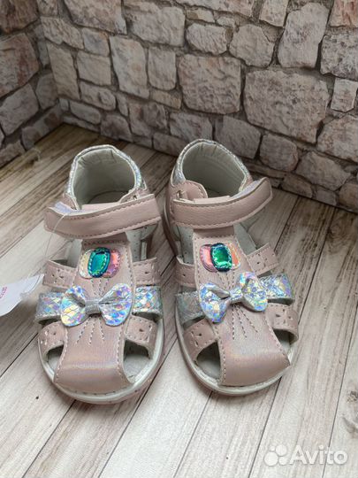 Новые сандали для девочки