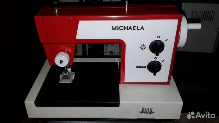 Винтажная детская швейная машинка Michaela, гдр