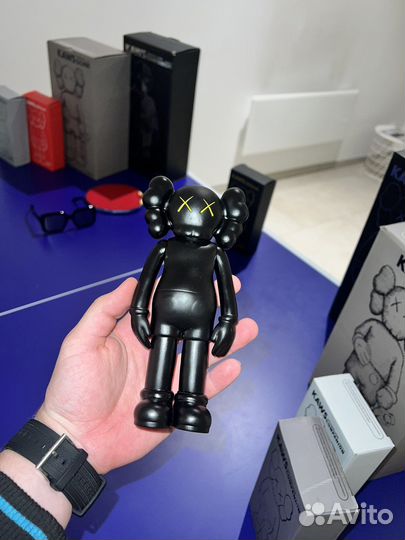 Коллеционная фигурка Kaws
