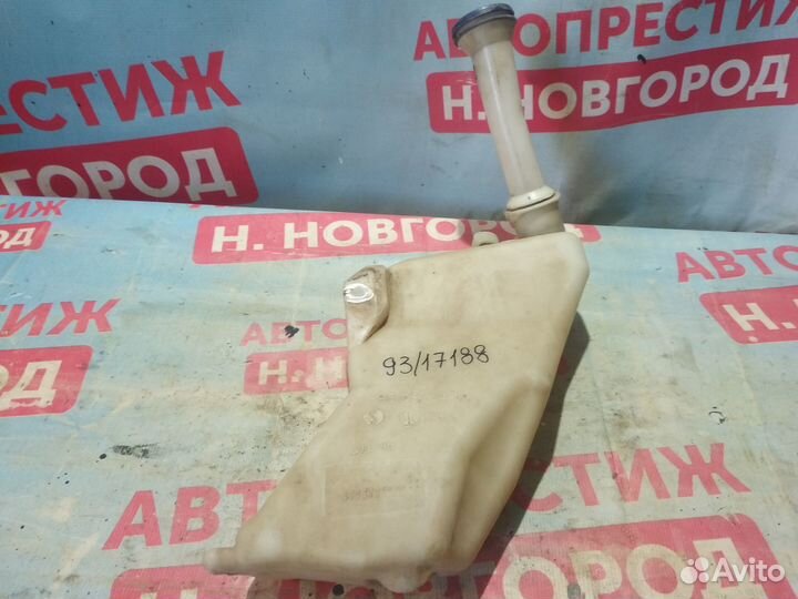 Бачек омывателя Пежо 206