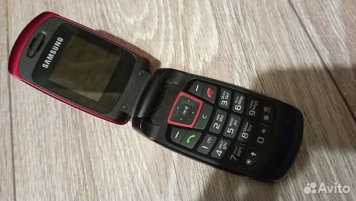 Мобильный кнопочный телефон Samsung SGH-C270