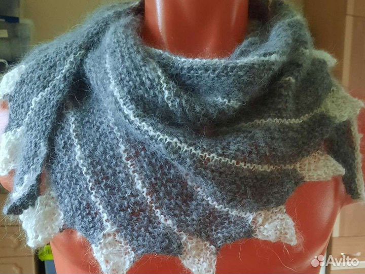 Женский шарф. Бактус из пуха
