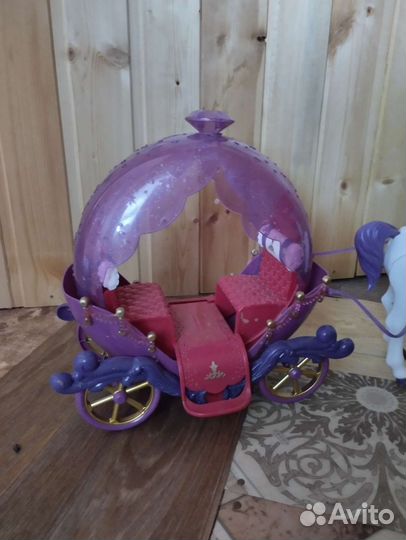 Карета с лошадью