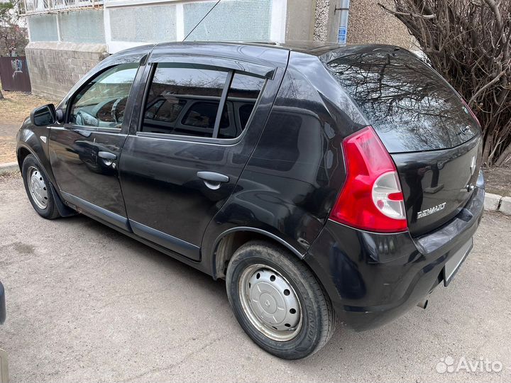 Renault Sandero 1.4 МТ, 2010, битый, 300 000 км