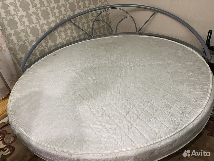 Круглая кровать