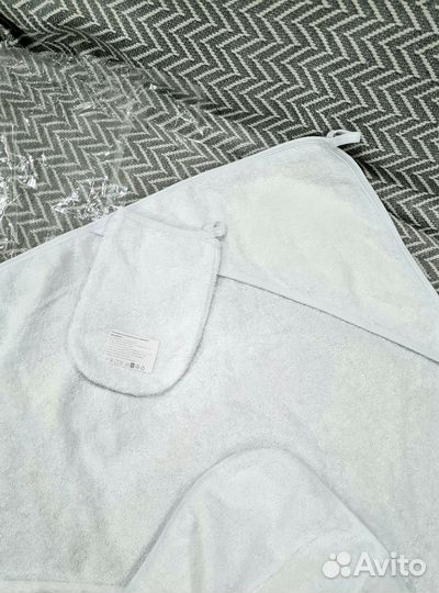 Полотенце уголок с капюшоном детское новое