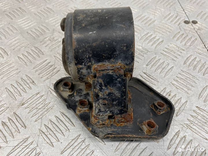 Б/У подушка кпп (опора, кронштейн, крепление)
