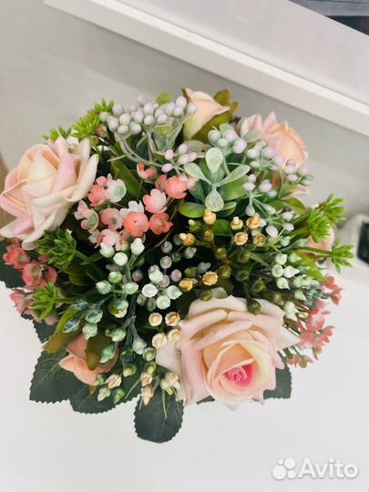 Цветочная композиция из искуственных цветов