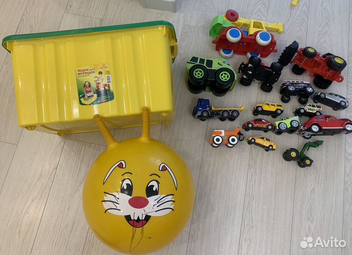 Ящик для игрушек на колесах +машинки +мяч прыгун