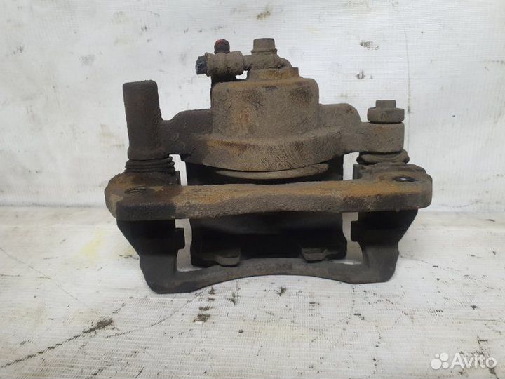 Суппорт передний левый Mazda 626 седан 1997