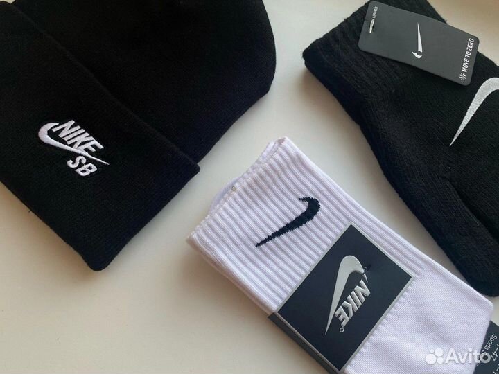 Комплект шапка и перчатки nike