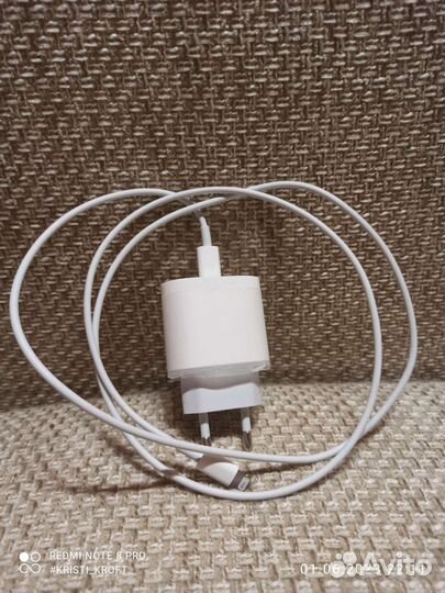 Продам планшет Apple iPad 8го поколения на 32 гб