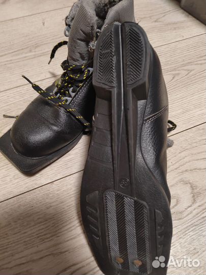 Лыжные ботинки