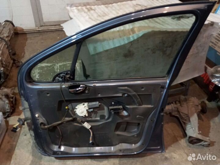 Дверь передняя правая Peugeot 307
