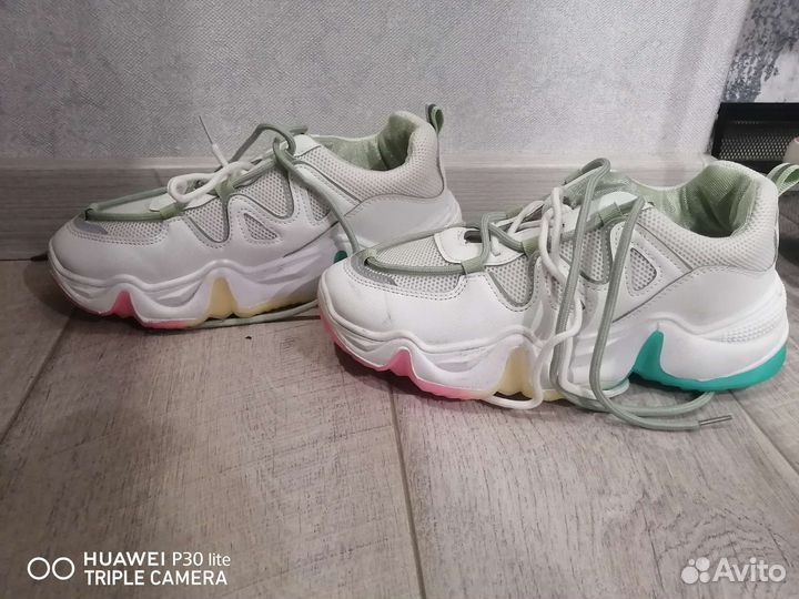 Продам кроссовки