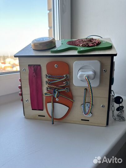 Бизиборд домик со светом новый