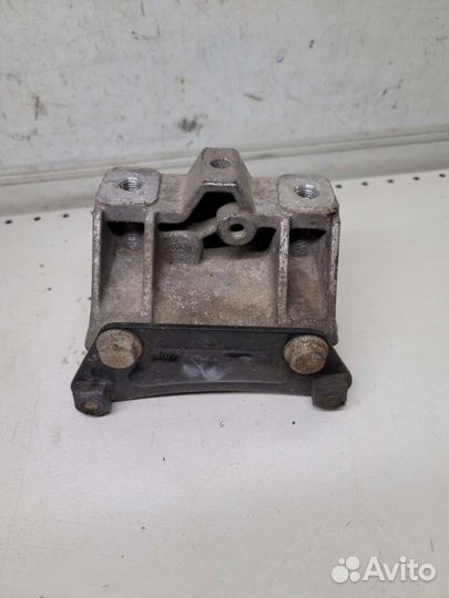 Кронштейн кпп левый VW Audi Skoda 1K0199111D